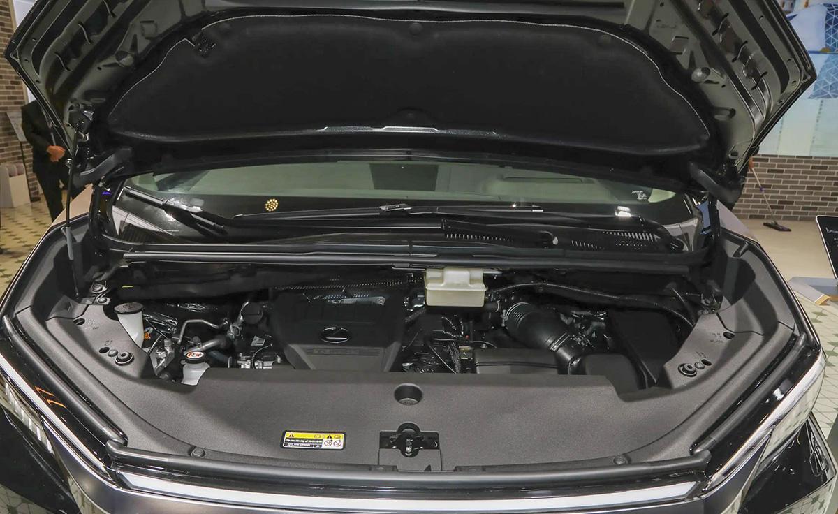 雷克萨斯LM特别版亮相,外观很霸气,侧滑门,双色车漆,2+2座椅