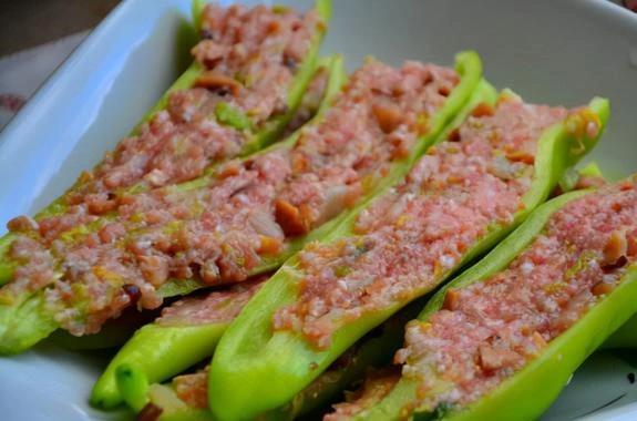 青椒酿肉香翻天,8分钟出锅全家抢,四川人最爱这口辣