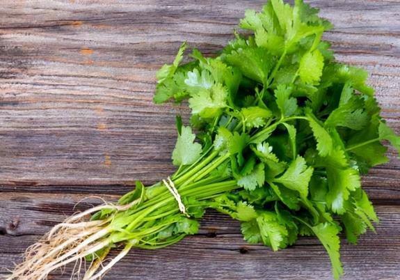 青椒酿肉香翻天,8分钟出锅全家抢,四川人最爱这口辣