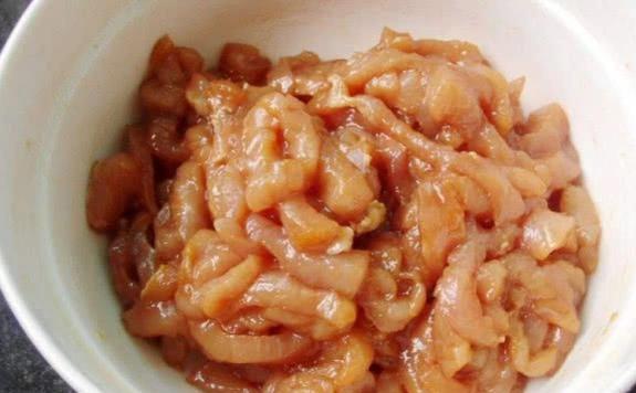 炒肉丝总柴又硬,我加了所有调料腌制,没想到盐竟是最大杀手