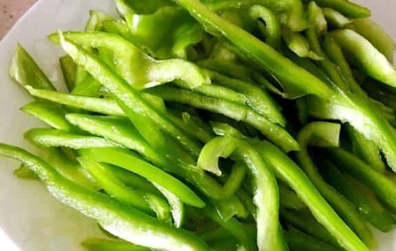 炒肉丝总柴又硬,我加了所有调料腌制,没想到盐竟是最大杀手