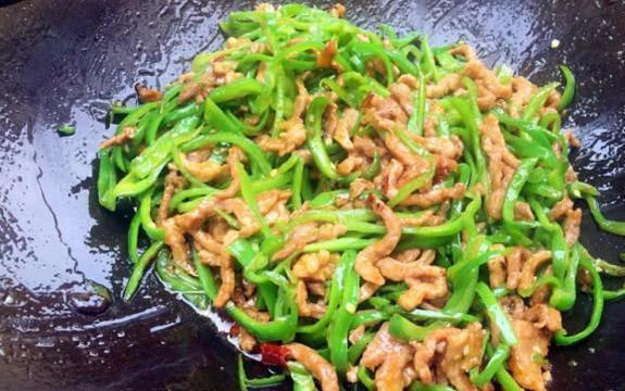 炒肉丝总柴又硬,我加了所有调料腌制,没想到盐竟是最大杀手