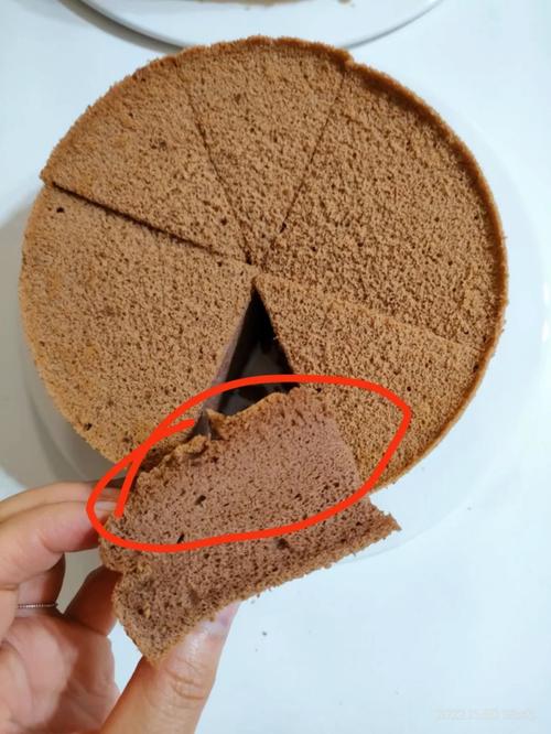 戚风蛋糕中间发不起来是怎么回事?戚风蛋糕中间空的原因