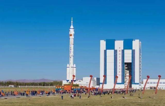 神二十二装载神二十舷窗裂纹处置装置 紧急任务启动