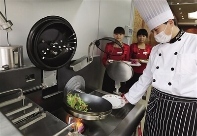 中国暂餐饮业智能化转型一线观察 科技赋能人间烟火