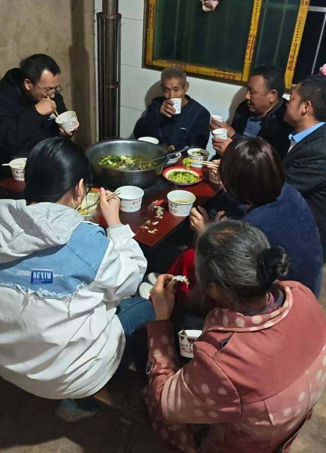 一家三口被拐 父女分离31年终重聚 跨越三代的团聚时光