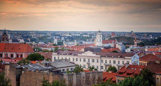 立陶宛首都机场一天内两次临时关闭 气球侵扰引发管制