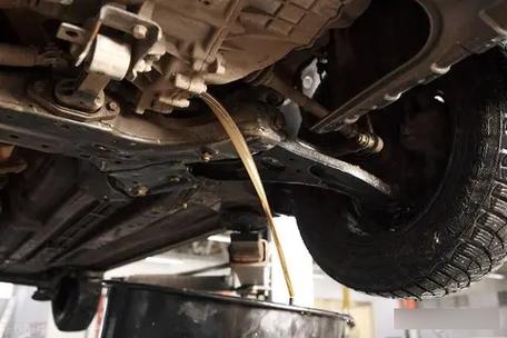 水里进机油什么原因?水里进机油怎么回事