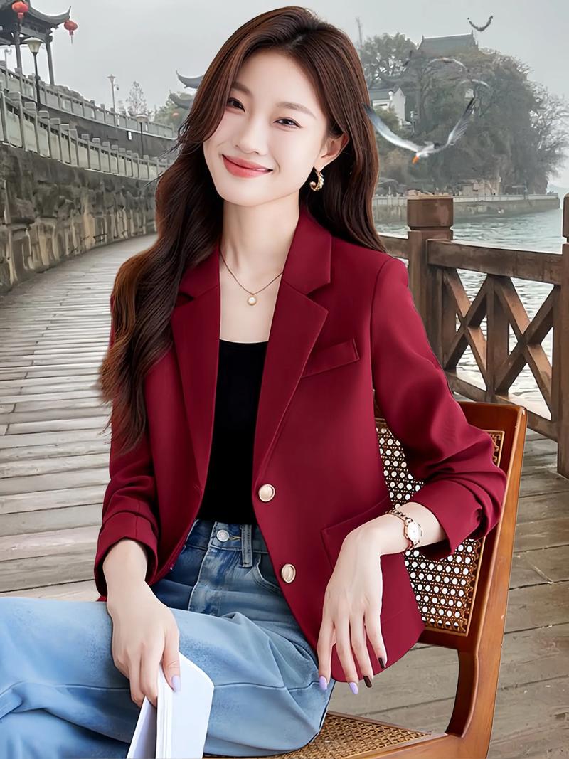 酒红色西装怎么搭配衣服?酒红色西装配什么颜色领带图片