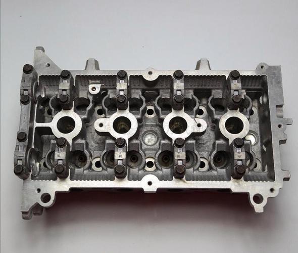 气缸盖的工作条件是怎样的？气缸盖有何作用