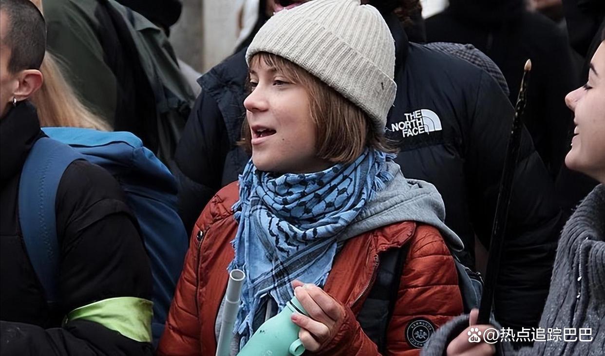 环保少女和同伴将威尼斯大运河染绿?网友:什么染的环保吗