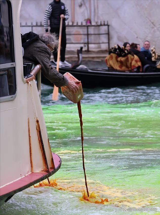 环保少女和同伴将威尼斯大运河染绿?网友:什么染的环保吗