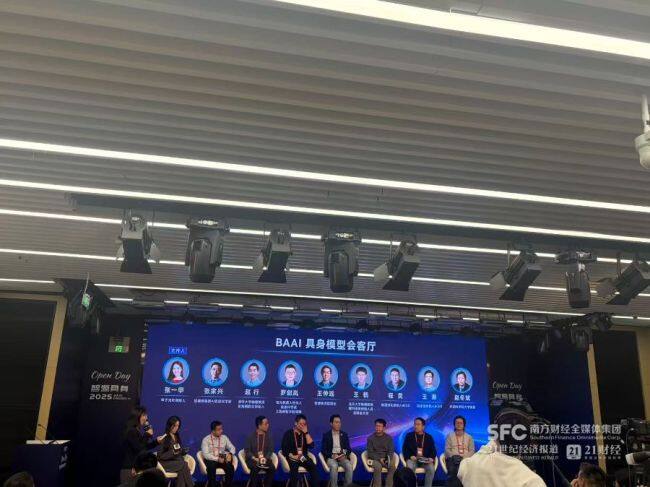 人形机器人争议引行业激辩 订单与量产真实性存疑