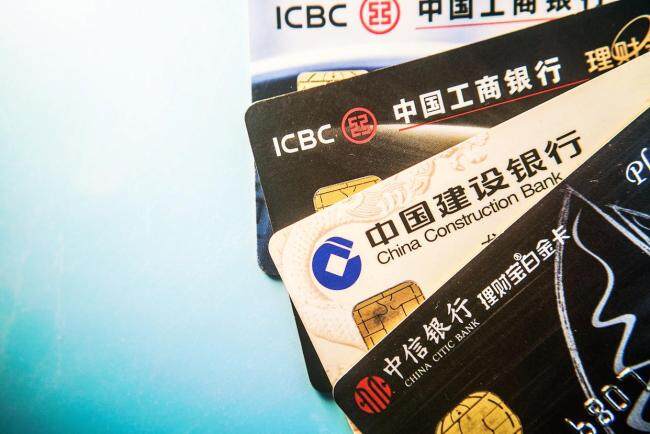 黄金交易被诈骗犯瞄准 水贝商户频遭冻卡困扰