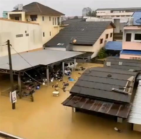 泰国遭遇世纪暴雨41人死亡：派遣航母充当“移动医院”(图3)