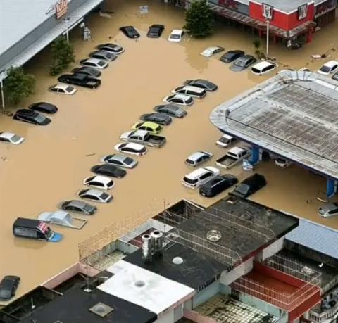 泰国遭遇世纪暴雨41人死亡：派遣航母充当“移动医院”(图4)