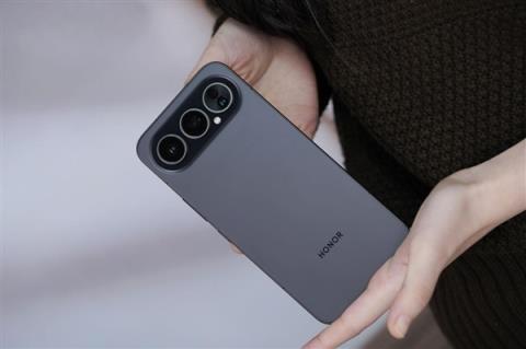 不踩坑的大学生数码套装：荣耀500系列影像/性能拉满 耳机戴一天不疼(图3)