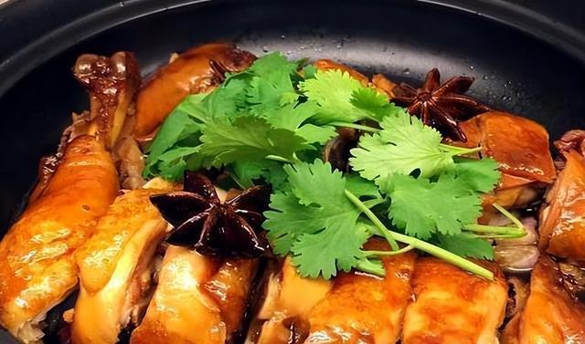 美食推荐：砂锅豉油鸡、烧汁茄子、唐人街贵妃香烤鸭沙拉制作方法