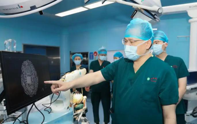 国内首例医保覆盖脑机接口手术完成:医疗科技平民化的里程碑