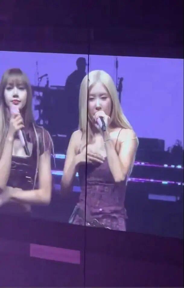 顶级女团爱豆演出中途喊停并致歉！