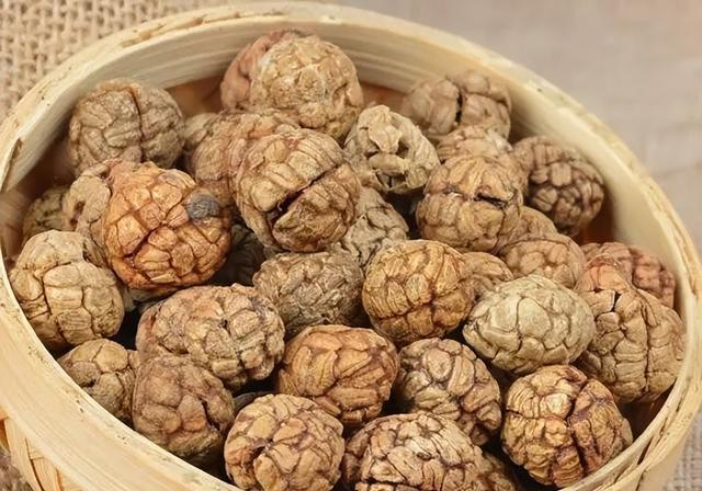 炖猪蹄怎么做好吃？牢记4个香料，猪蹄Q弹软烂，越嚼越香