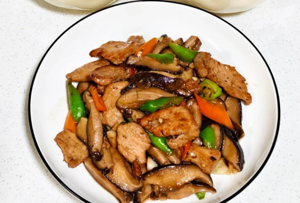 冬日晚餐，这菜要使劲吃，做法简单，百吃不腻，8分钟就能搞定