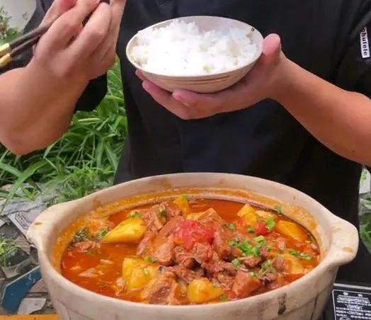 西红柿炖牛腩，为啥你做的牛肉硬邦邦，汤也不香？看完这个就会了