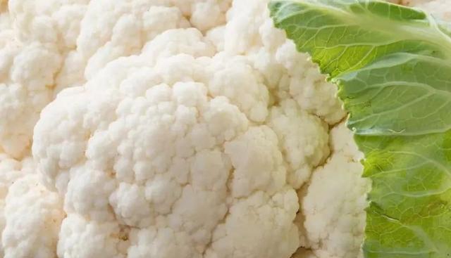 花菜有人焯水，有人直接炒，难怪不好吃，看看正确做法