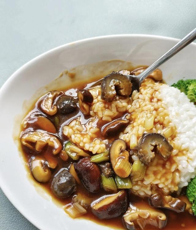 一口入魂的鲜香暴击：海参捞饭才是下饭界的“王者”