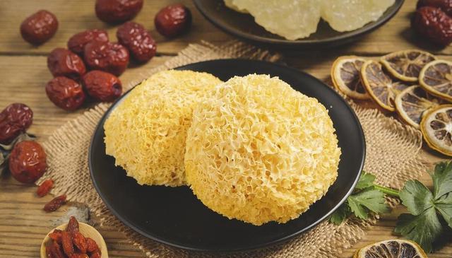 为啥你煮的银耳不出胶？大厨教你技巧，汤黏稠出胶快，增强免疫力