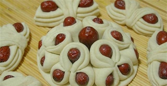 秋冬饺子吃腻了，教你做两款枣花馍，没难度有技巧，好看又好吃