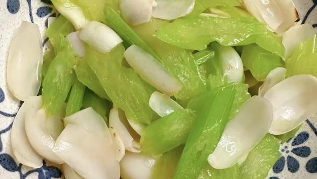 小雪后吃4菜，富含膳食纤维，促进肠道蠕动，改善便秘，健康过冬