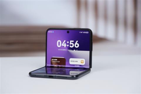 华为全新宽屏竖折叠手机明年第一季度见 搭载麒麟9030芯片(图2)