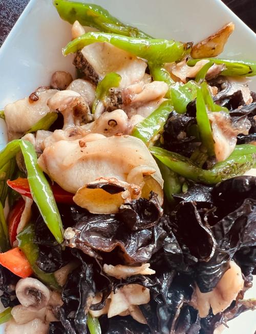 辣椒炒小乌子鱼怎么样做好吃呀?辣椒炒小乌子鱼怎么样做好吃呀图片