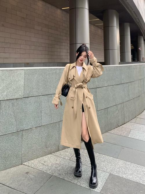 卡其色外套配什么围巾好看？卡其色外套配什么包