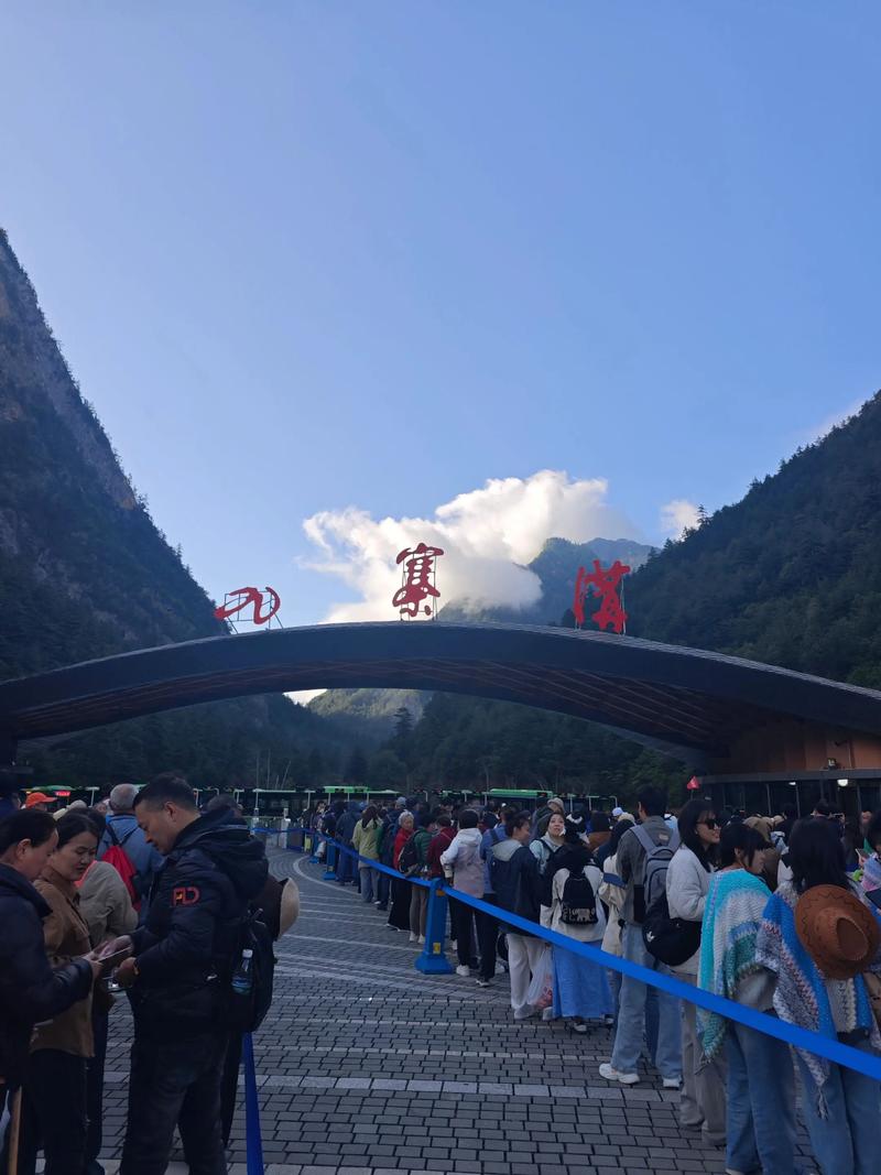 九寨沟大门距离哪个景点最近呢?九寨沟门口