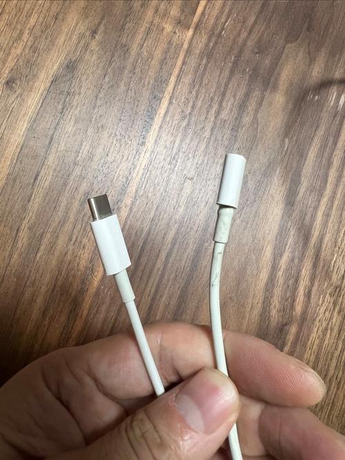 苹果数据线坏了可以免费换新的吗去哪里换?苹果数据线坏了怎么免费换新