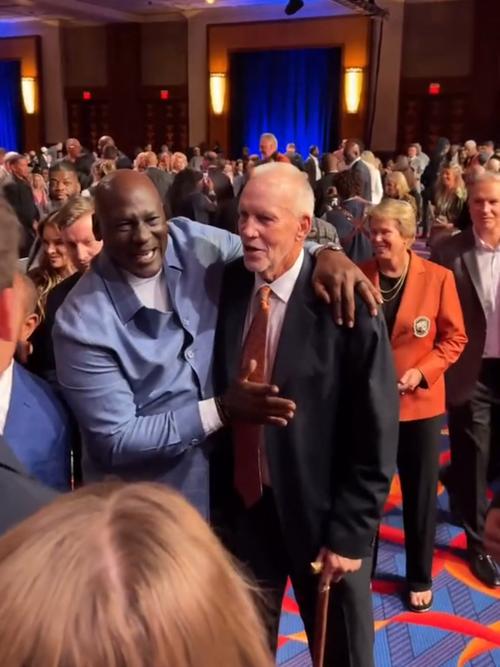 乔丹有没有进入名人堂？乔丹引荐了几个人进名人堂