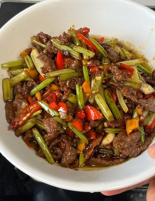 芹菜和牛筋可以一起吃吗?？牛筋可以和芹菜炒吗