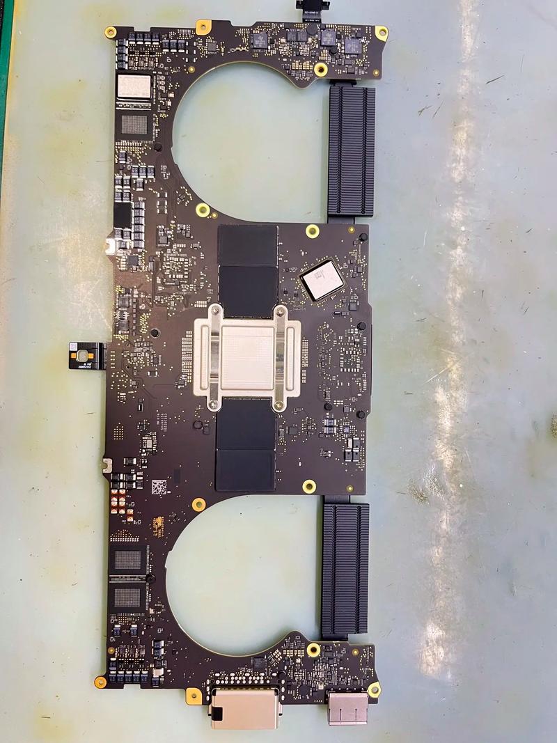 组装电脑时,M.2硬盘如何分区?分区步骤有哪些?