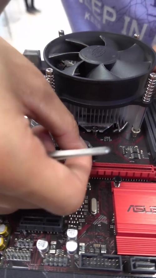 组装电脑时为何需防静电?如何正确处理静电?