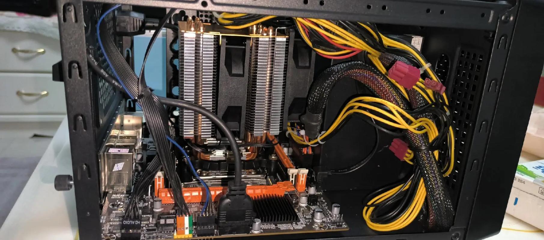 如何自己组装游戏电脑？需要哪些步骤和部件？