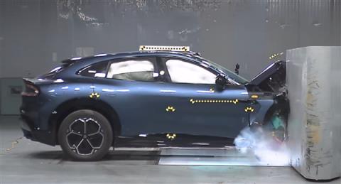 小米YU725%小偏置碰撞测试实拍！雷军：“丢轮保命”为安全 不是轮毂不坚固(图5)