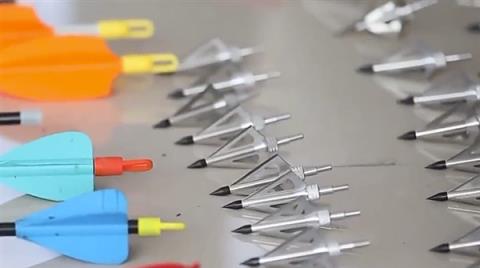 空投利刃砸中必死！央视曝光改装无人机狩猎案