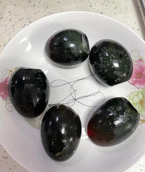 皮蛋是什么制作的？皮蛋是由什么做成的