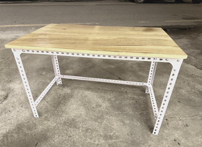 如何组装一个电脑桌？需要哪些工具？