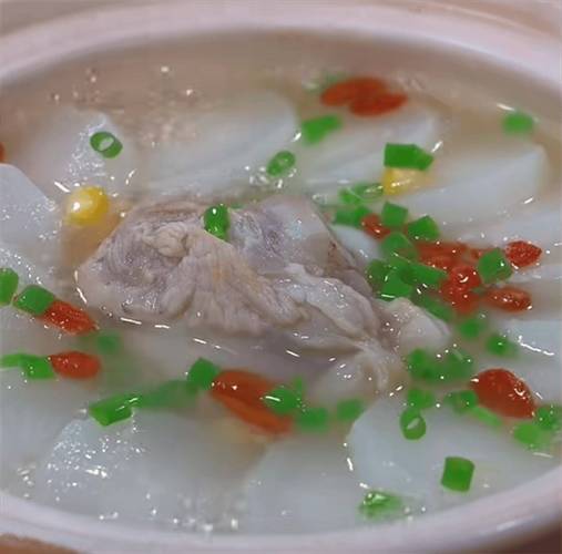 排骨炖白萝卜中的白萝卜需焯水吗？炖排骨用白萝卜