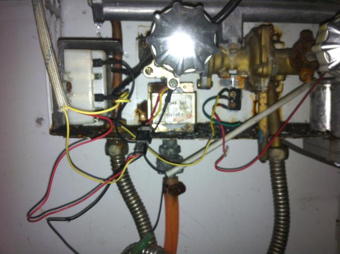 前锋热水器点火器接线图？前锋130型热水器点火器安装图解