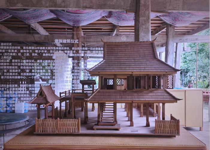 《各具特色的民居》傣家竹楼的位置?傣家竹楼优点