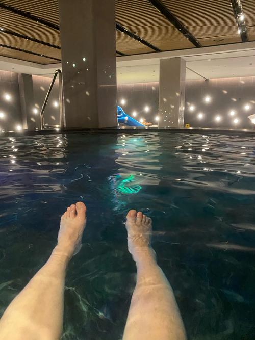 天天泡温泉好吗??天天泡温泉好吗男生